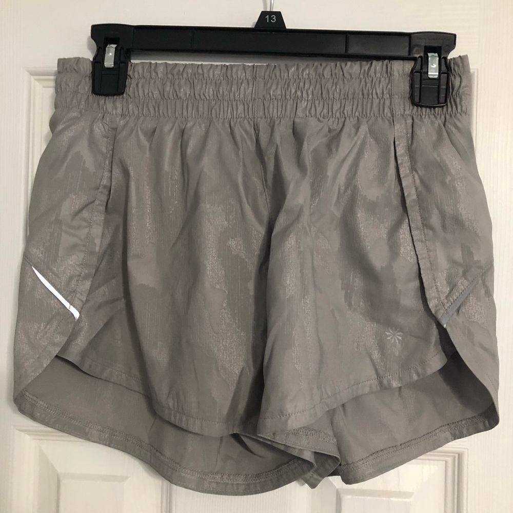 Athleta grey women’s activewear shorts 4.5” inseam size XS athleisure workout